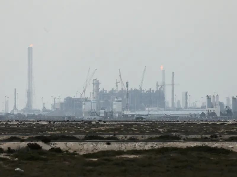 İran'dan Körfez Enerji Tesislerine Misilleme Saldırıları