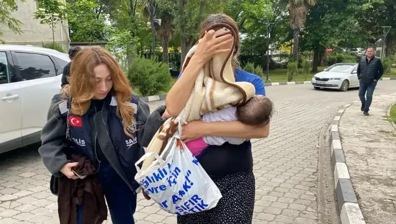 Evlerden Hırsızlık Yapan Kadın, Güvenlik Kamerası ile Yakalandı!