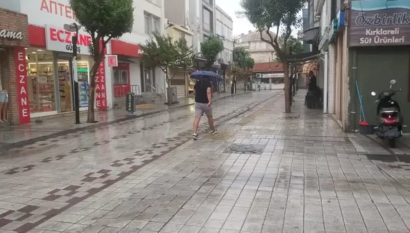 Kırklareli'de Etkili Sağanak Yağış Hayatı Olumsuz Etkiledi