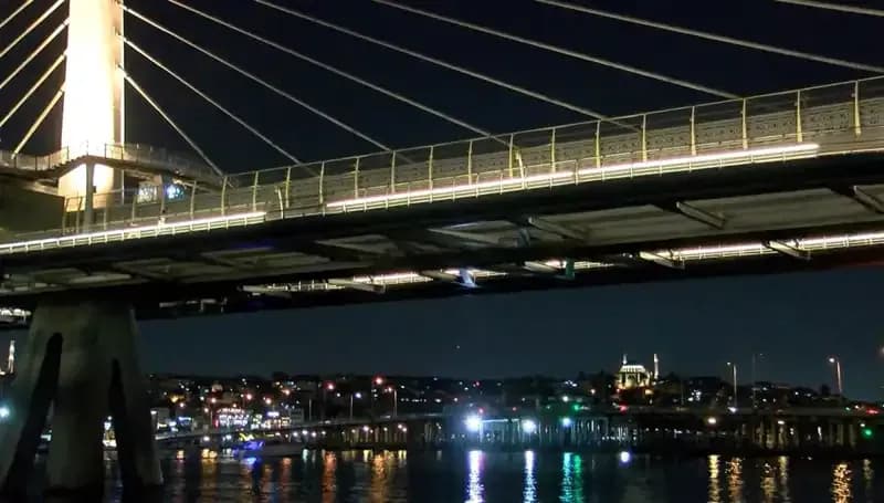 Metro Köprüsünden Denize Düşen Kişinin Arama Çalışmaları Devam Ediyor