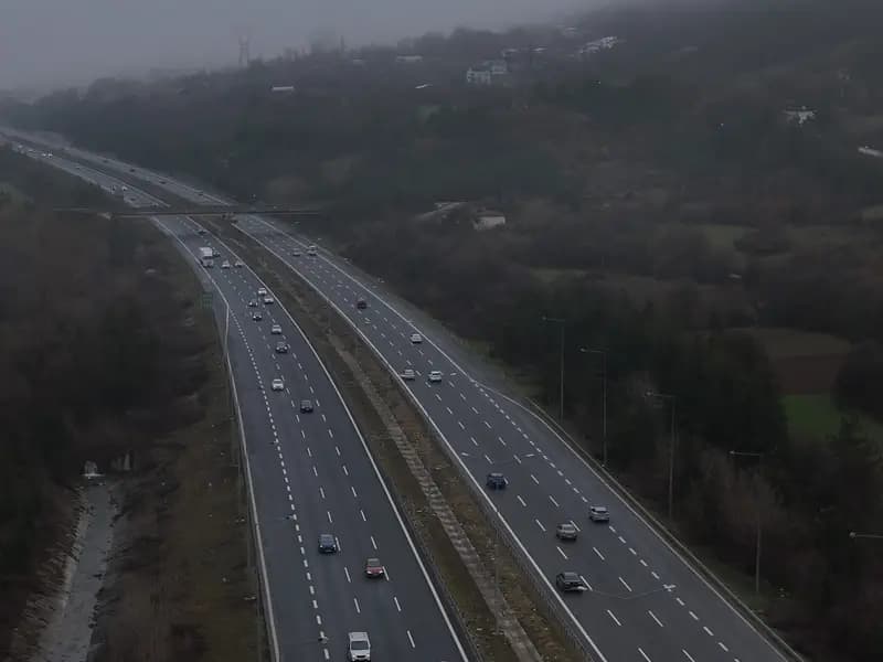 Bayram Dönüşü: Yollarda Yoğun Trafik Sürüyor