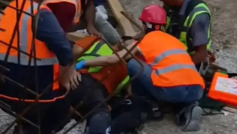 Adana'da İnşaatta Feci Kaza: İki İşçi Yaralandı