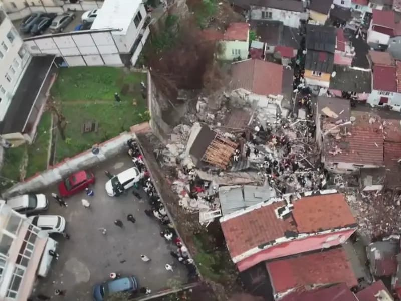 İstanbul Fatih'te Doğalgaz Patlaması Sonrası İki Bina Çöktü