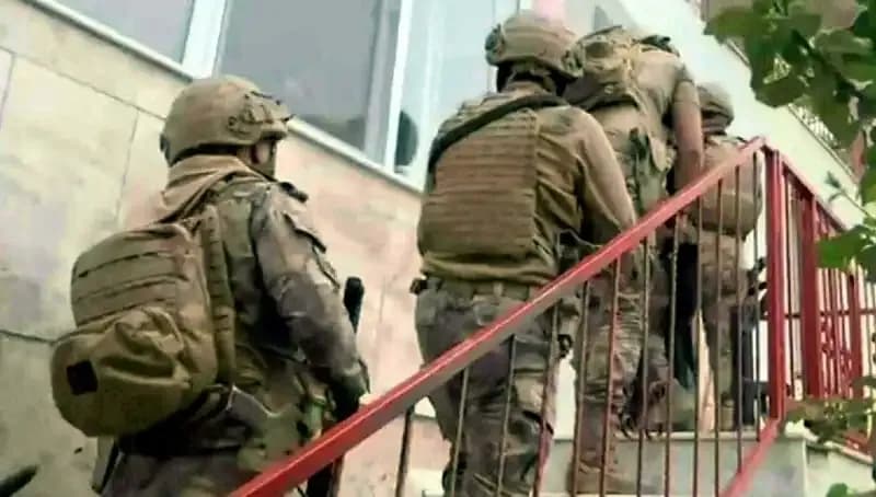 İzmir’de FETÖ/PDY Operasyonu: 9 Kişi Gözaltına Alındı