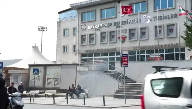 Arda Turan Spor Kompleksi'nde Otoparkı Bastı: Talihsiz Olayın Ardındaki Gerçekler