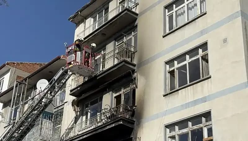 Konya'da 4 Katlı Binada Yangın: İki Çocuk Hayatını Kaybetti, Aile Perişan Oldu