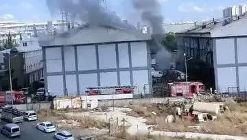 Başakşehir Sanayi Sitesinde Büyük Yangın: Güvenlik Önlemleri Yetersiz mi?