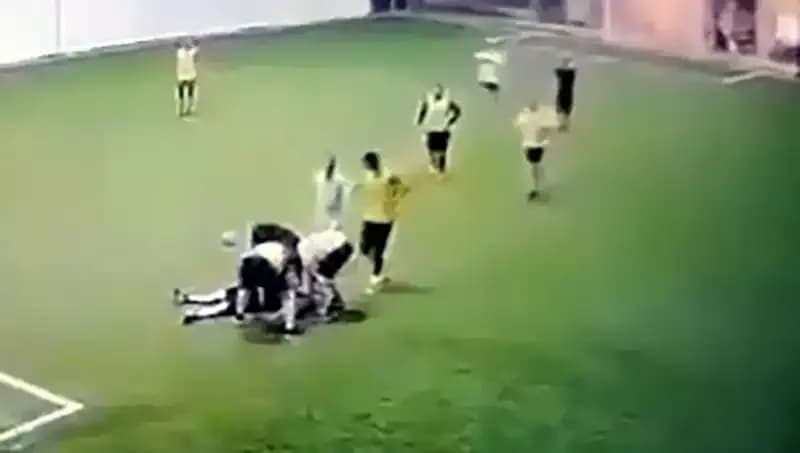 Adana’da Halı Sahada Kalp Kriziyle Hayatını Kaybeden 3 Çocuk Babası