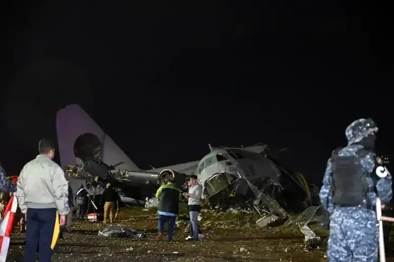 Bolivya'da Gizemli Askeri Uçak Kazası: Para taşıyan uçak düştü!