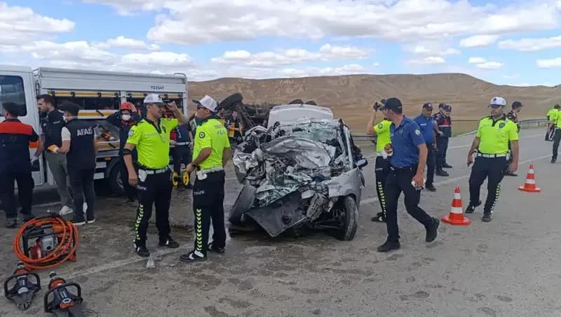 Yozgat'ta Feci Kaza! 3 Kişi Hayatını Kaybetti, 2 Yaralı