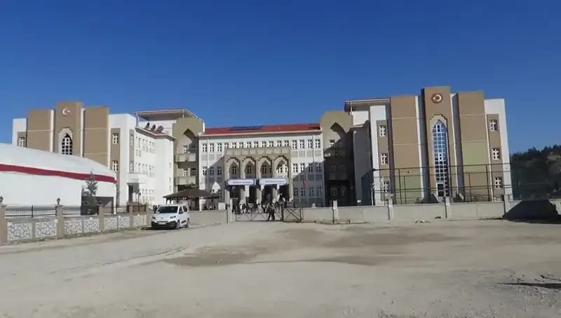 Ortaokulda Öğrenciye Şiddet İddiası: Yanlış Anlama mı, Gerçek Bir Skandal mı?