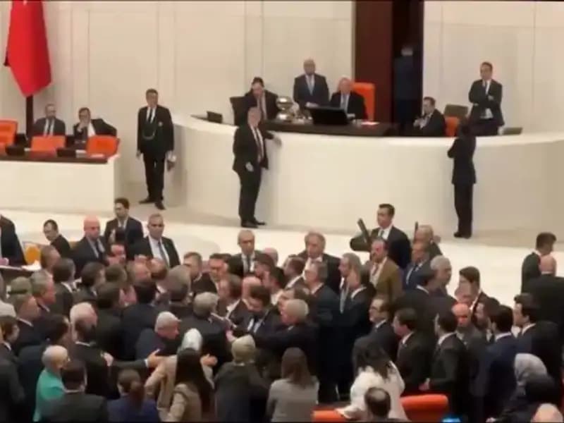 Mecliste Emekli İkramiyesi Krizi: Kavga Çıktı!