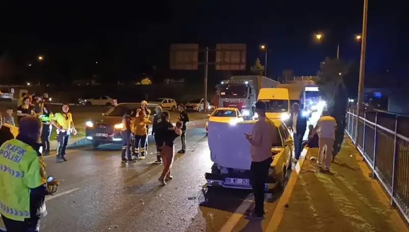 Otoyolda Kuralsız Geri Dönüş Yapan Sürücü, İkisi Çocuk Dört Kişiyi Yaraladı