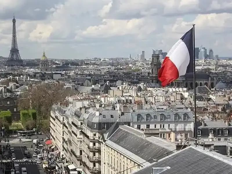 Fransa'da Tüketici Güveni Sarsılıyor: Ekonomik Belirsizliklerin Ardından Gelen Düşüş