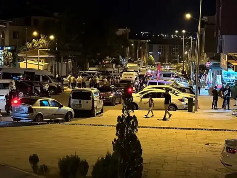 İki Aile Arasında Korkunç Tartışma: 1'i Ağır 3 Yaralı