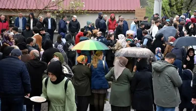 Geleneğin İzinde: 12 Bin Kişilik Bayramlaşma Geleneği Yeniden Yaşatıldı