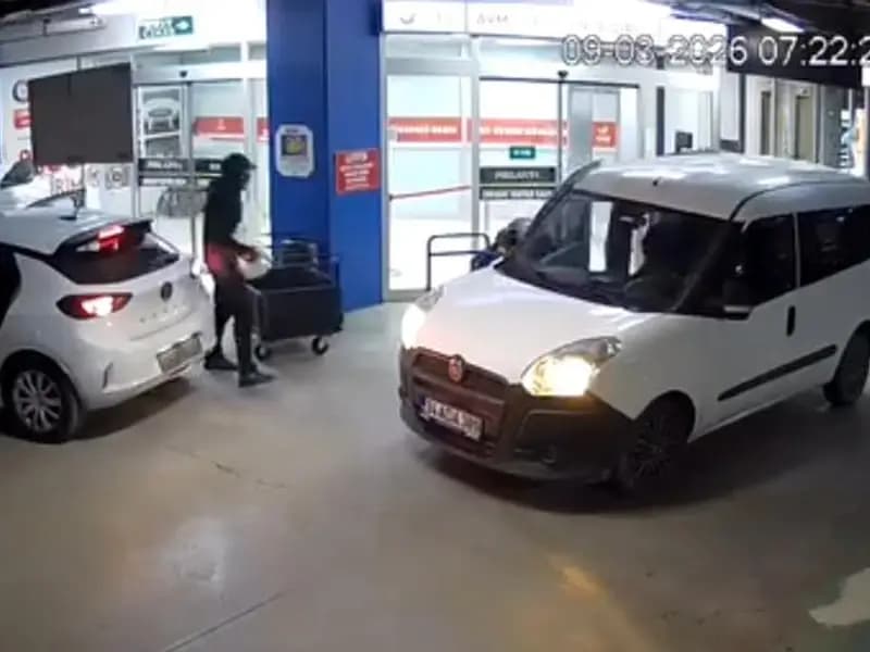 İstanbul Kuyumcukent AVM'de 20 Milyon Liralık Silahlı Soygun