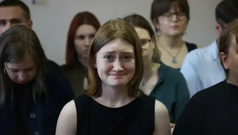 Rus Aktivist Darya Kozyreva'nın Savaş Karşıtı Tutumu Neden Ceza Aldı?