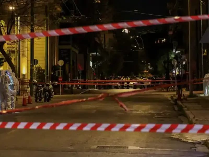 Atina'da Şüpheli Çantanın Patlaması: Güvenlik Endişesi Artıyor