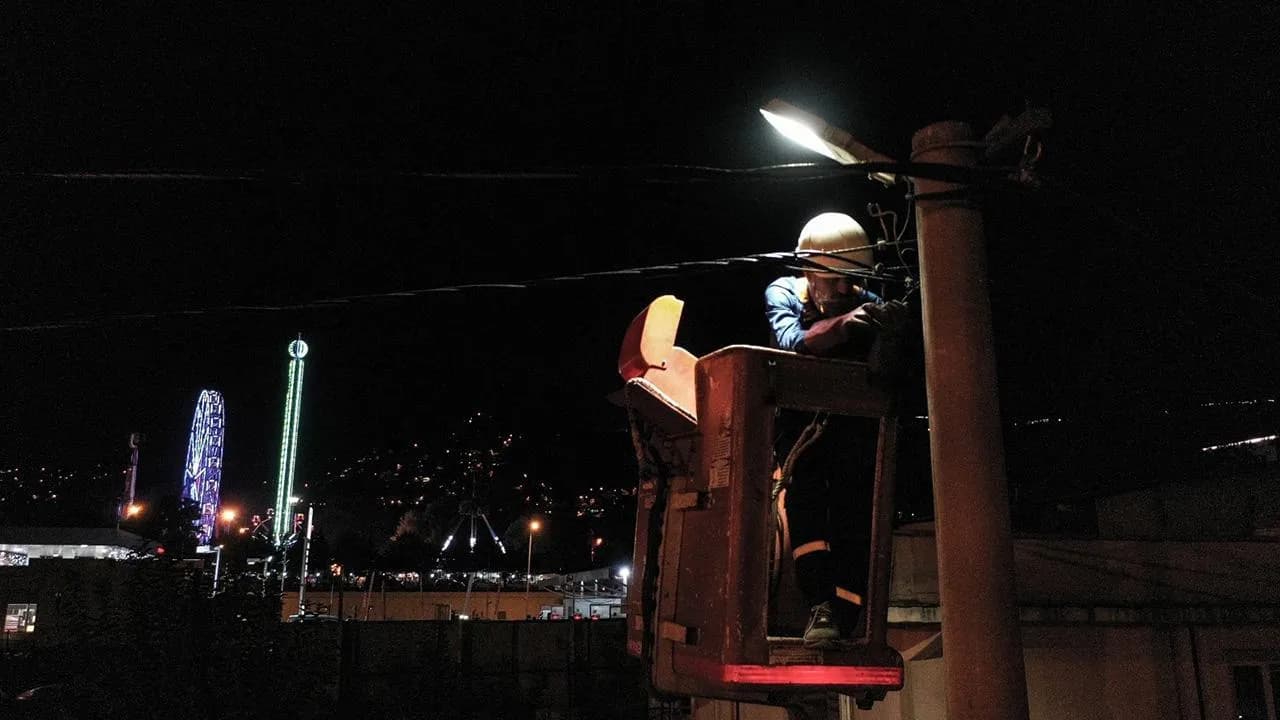 Elektrik İşçileri Yılbaşında da Kesintisiz Enerji İçin Çalıştı