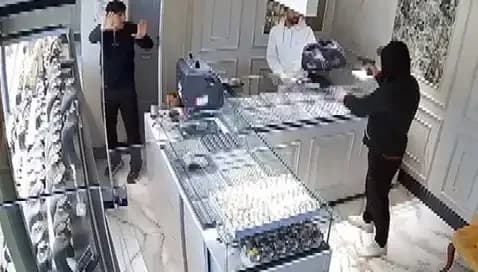 Bursa’da Kuyumcuya Soygun Girişimi: Korku Dolu Anlar Kameraya Yansıdı