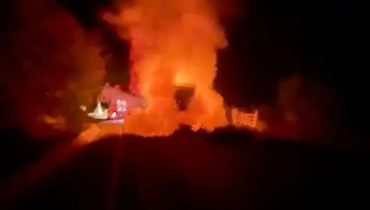 Seyir Halindeki Kamyonet Bir Anda Alev Alev Yandı, İşte Detaylar!