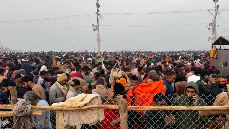 Hindistan'da Dini Festivalde İzdiham: En Az Altı Kişi Hayatını Kaybetti