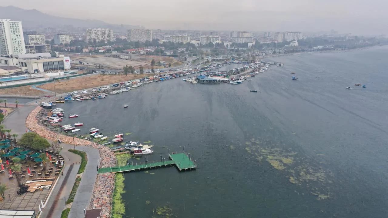 İzmir Körfezi'nde Kirlilik İle İlgili Soruşturma Başlatıldı