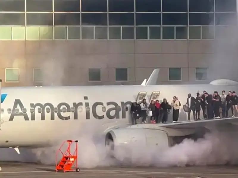 ABD'de Yolcu Uçağı İnişten Sonra Alev Aldı: Yolcuların Korku Dolu Anları