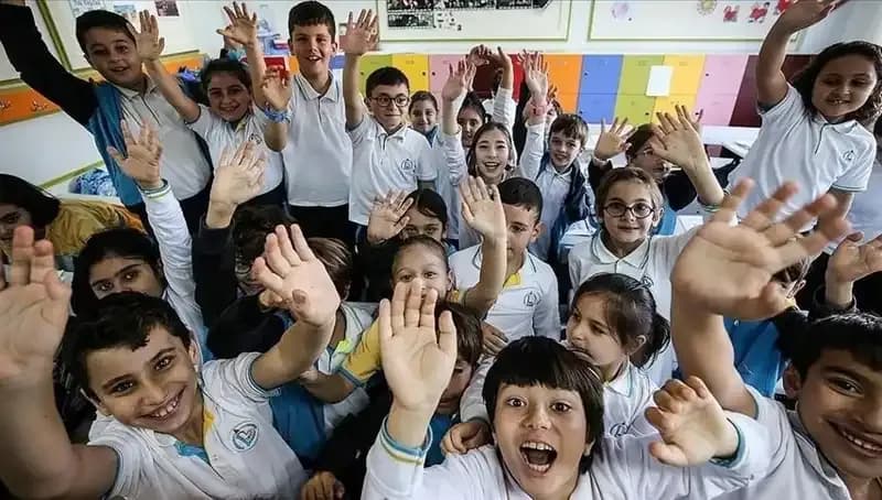 9 Gün Süren Tatilin Ardından Okullar Yeniden Açıldı!