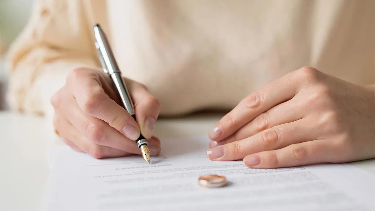 Evli Çiftten Şaşırtıcı Dolandırıcılık: 43 Yılda 12 Kez Boşandılar