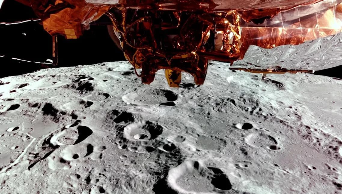 Firefly Aerospace, Ay'ın Gizemini Perde Aralıyor: İlk Görüntüleri Paylaşıldı