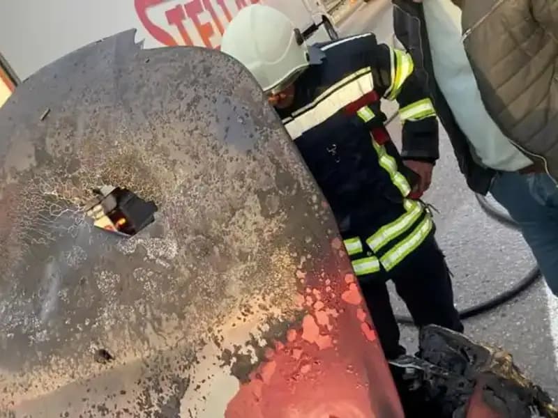 Seyir Halindeki Otomobil Alev Alev Yandı: Korku Dolu Anlar