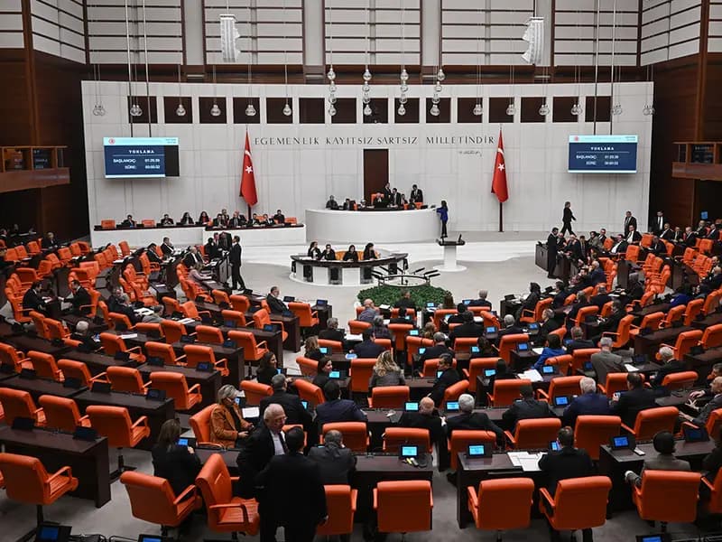 Özgür Özel'in de Aralarında Bulunduğu Dört Vekilin Dosyaları Meclis'te