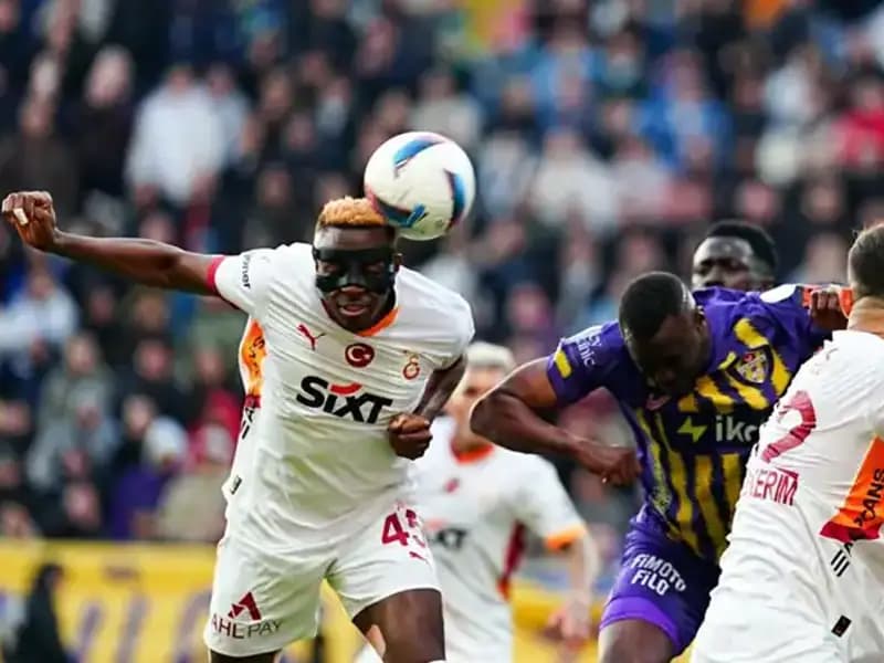 Galatasaray'da Saha İçinde Bir Resital: Adam Oynamıyor, İzleyin!