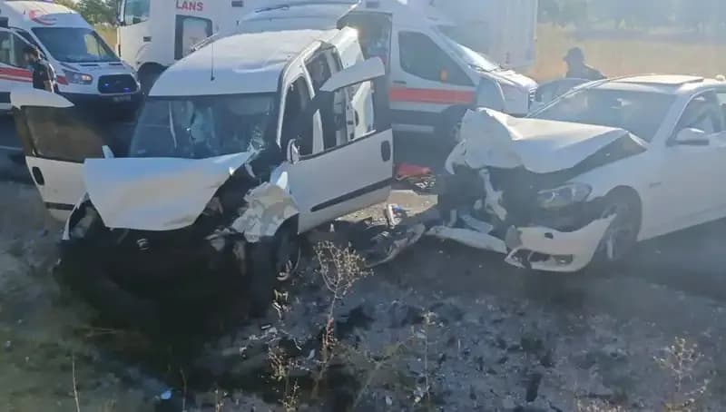 Nevşehir'de Korkunç Kaza: 14 Yaralı, İki Araç Çarpıştı