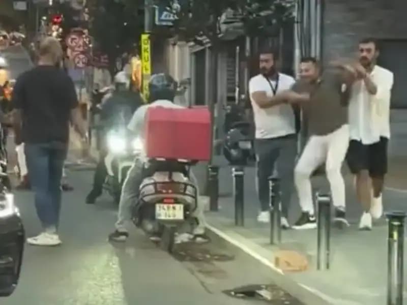 Nişantaşı'nda Yol Verme Kavgası: Sopalı Kadın Korkuttu