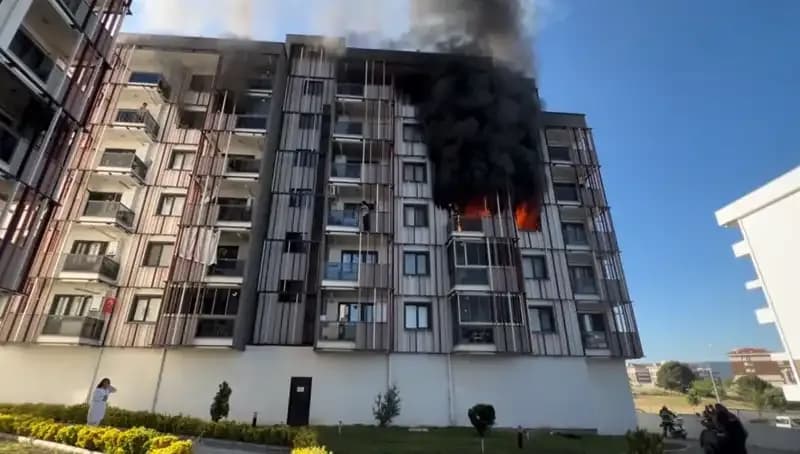 Çanakkale'de Korkutan Yangın: Geceyi Alevlerle Geçirenler