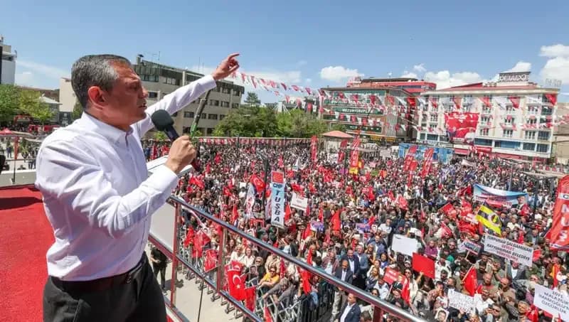Özgür Özel, Örgütün Silah Bırakmasını Destekliyor: Nedenleri ve Etkileri Neler?