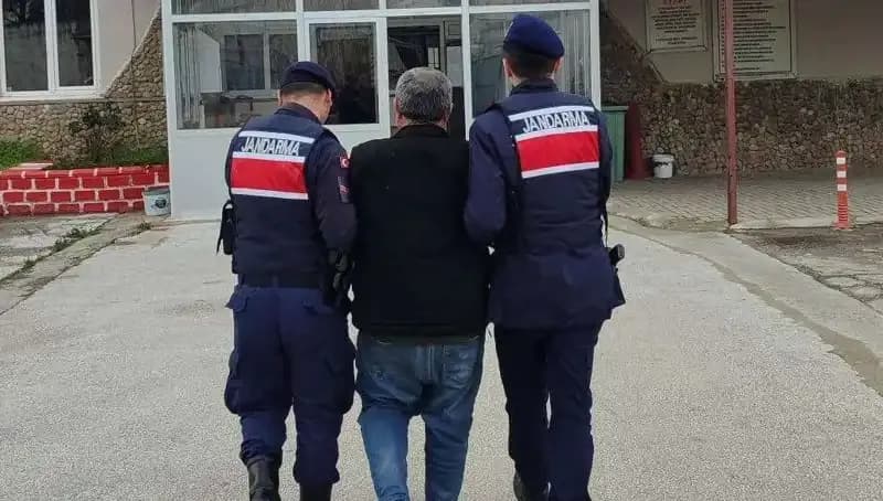 8 Yıl Boyunca Aranan Şüpheli Nihayet Yakalandı: Hapis Hayatı Başlıyor!