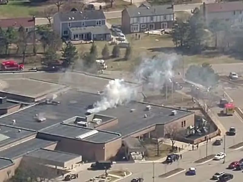 Michigan'da Sinagoga Otomobille Giren Şüpheli Saldırı Düzenledi