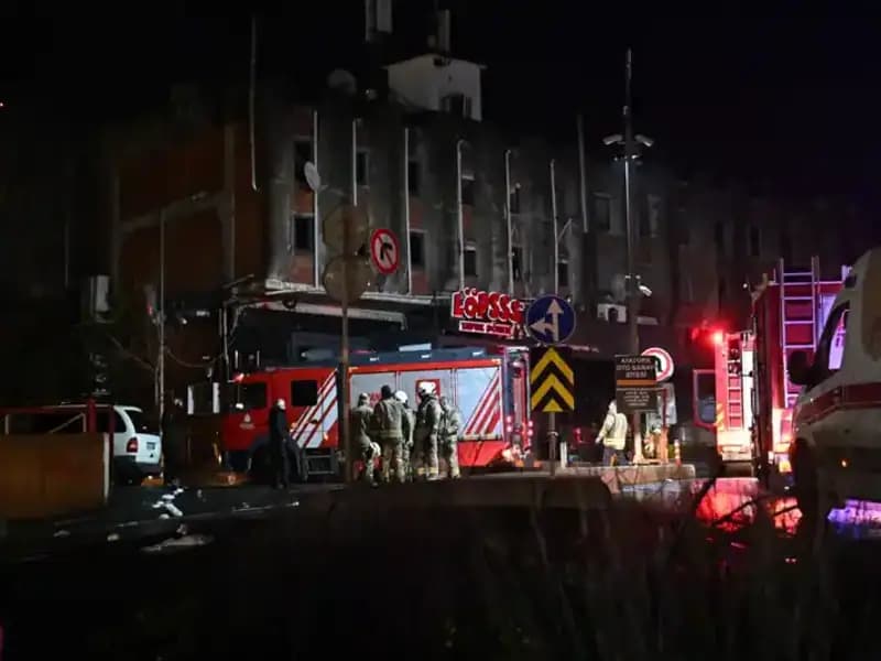 Maslak’ta Çıkan Yangın, Beş Aracın Kül Olmasına Neden Oldu