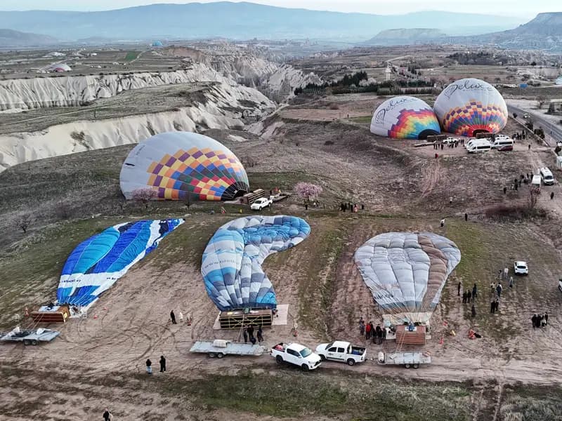 Kapadokya'da Olumsuz Hava Şartları Balon Turlarını İptal Etti