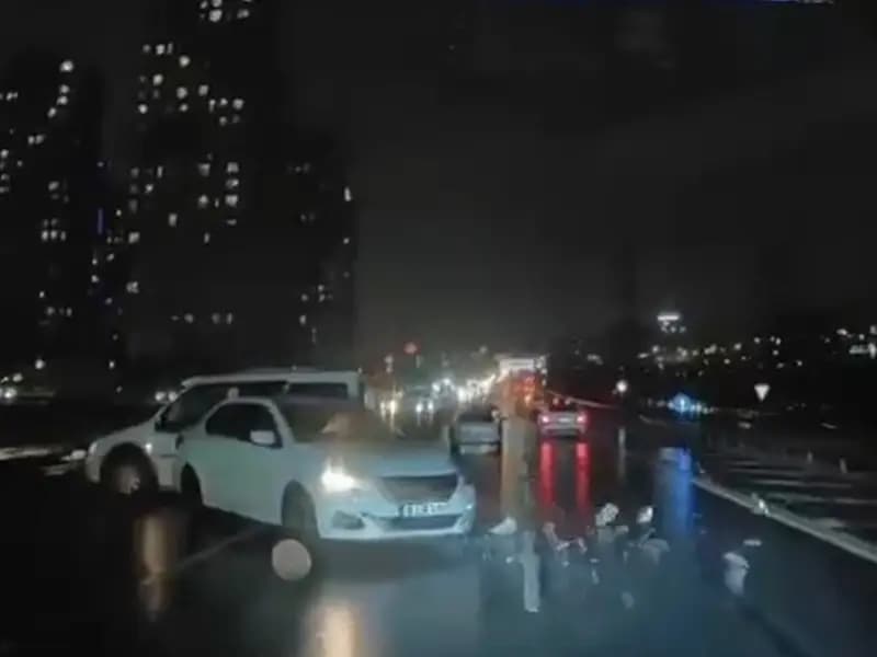 Esenyurt'ta Otoyolda Korkunç Kaza Anı Araç Kamerasında