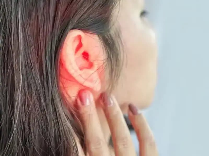 19 Yaşındaki Genç, Kulak Enfeksiyonu Sanarak Gittiği Doktorun Eşliğinde Hayatını Kaybetti!