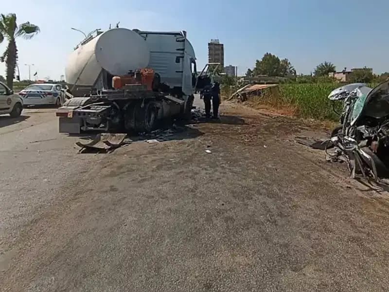 Adana'da Tankerle Çarpışan Otomobil ve Kamyonun Feci Kazası