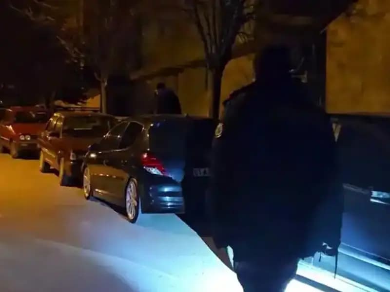 Park Halindeki Araçlara Ziyan Veren Çocuklar Kaçtı!