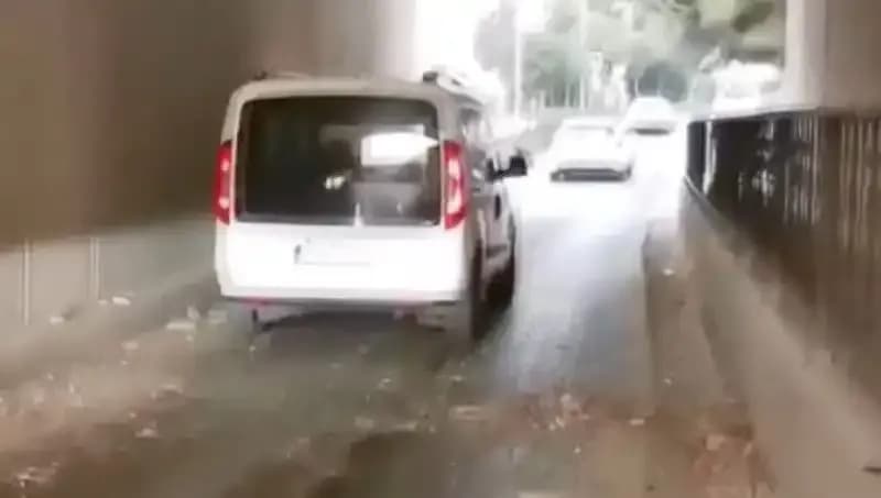 Trafikte Dehşet Anları: Beton Parçaları Araçların Üzerine Düşünce Ne Oldu?