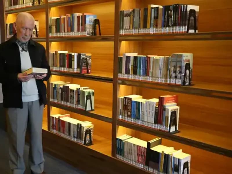 71 Yıl Boyunca Okuma Tutkusu: 8 Yaşında Başlayan Bir Hikaye