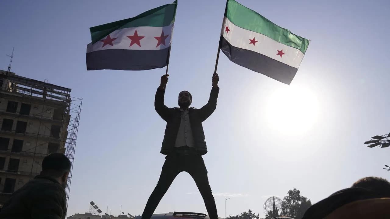 Suriye'de Esed rejimi devrildi: Halk kutlamalara başladı